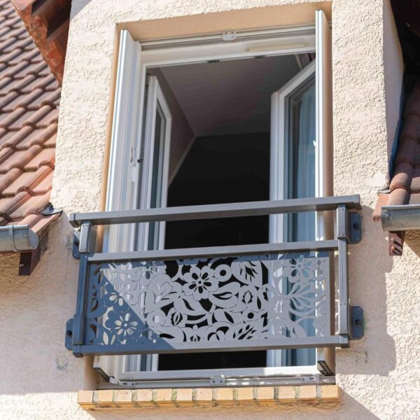 Exterior Aluminium Railings - Image 3
